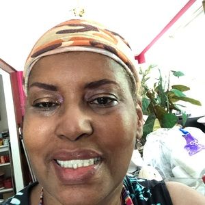 Meet your Posher, Val